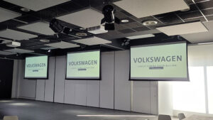 pantallas gigantes en un acto de Volkswagen